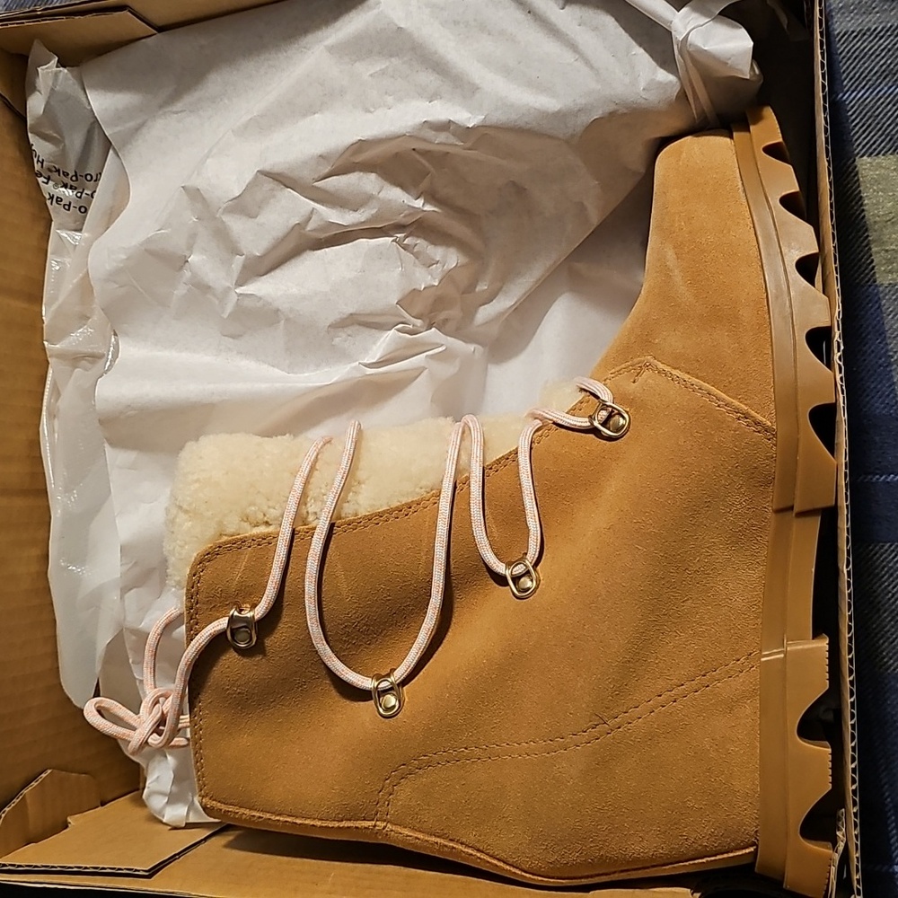 Wedge boots